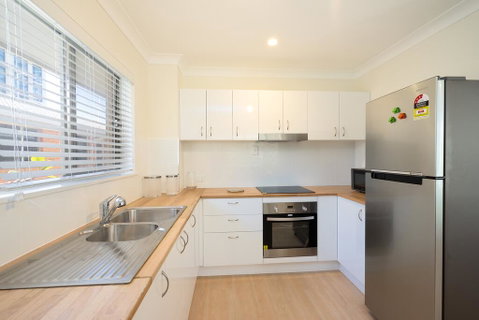 3 Bedroom Apartment Minutes From Main Beach - Accommodation VIC 2