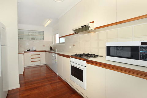 32 Barra Crescent, Coolum Beach. Bond 500, FOXTEL, WIFI, Linen Supplied - Accommodation VIC 3