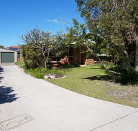 4 Boronia Place - Rainbow Beach Perfect convenient location Fenced yard - Accommodation VIC