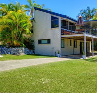 40 Rumbalara Avenue - Rainbow Beach Entertain on the spacious verandah overlooking beautiful Rainbow Beach - Accommodation VIC
