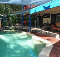 43 Double Island Drive - Two level holiday home with swimming pool. Located close to beach and CBD - Accommodation VIC