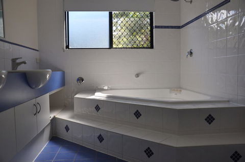 44 Cypress Avenue - Holiday Home In A Quiet Location, Close To Patrolled Beach And CBD - Accommodation VIC 2