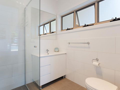 5 Bent Street - Huge House With Foxtel & Aircon - Accommodation VIC 2