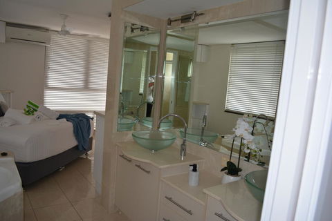 5,  Apartment On The Esplanade - Accommodation VIC 3