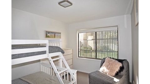 52 ON BAYVIEW - PET FRIENDLY (OUTSIDE ONLY) - Accommodation VIC 3