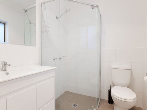 5B BENT STREET - LARGE HOUSE WITH DUCTED AIR CON, WIFI & FOXTEL - Accommodation VIC 3