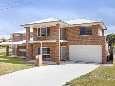 5B BENT STREET - LARGE HOUSE WITH DUCTED AIR CON, WIFI & FOXTEL - Accommodation VIC 0