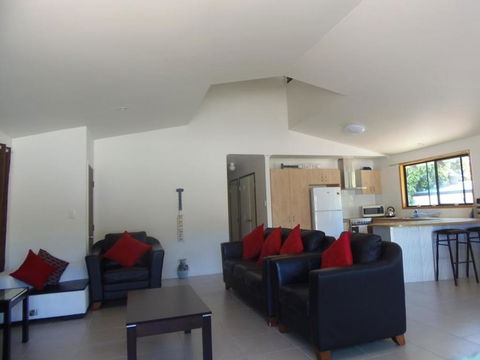 6 Bomburra Court - Rainbow Beach, Pet Friendly In Great Bush And Beach Location - Accommodation VIC 2