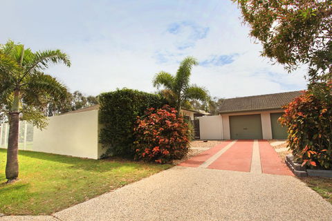6 Petrie Ave, Marcoola, Pet Friendly, Linen Supplied - Accommodation VIC 0