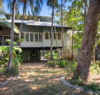 6 Satinwood Drive - Rainbow Shores Stylish Beach House Free WiFi - Accommodation VIC