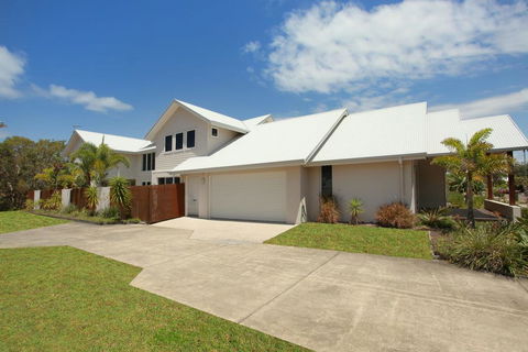 60 Beachway Parade, Marcoola, 500 BOND, Linen Supplied - Accommodation VIC 0