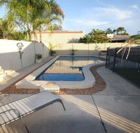 62 Tingira Close - Modern lowset home with swimming pool outdoor area ample parking. Pet friendly - Accommodation VIC
