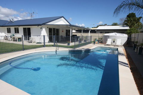62 Tingira Close - Modern Lowset Home With Swimming Pool, Outdoor Area, Ample Parking. Pet Friendly - Accommodation VIC 3