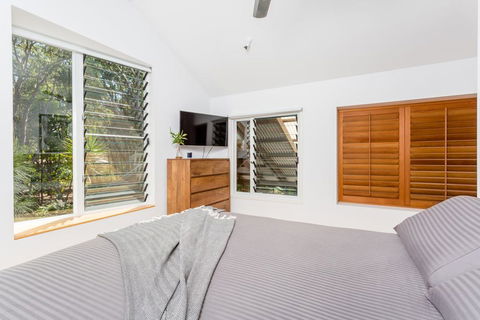 7 Naiad Court - Rainbow Shores, Perfect Beach House, Swimming Pool And Walk To Beach, Aircon, Wi-Fi - Accommodation VIC 1
