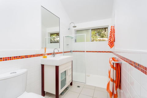 7 Naiad Court - Rainbow Shores, Perfect Beach House, Swimming Pool And Walk To Beach, Aircon, Wi-Fi - Accommodation VIC 2