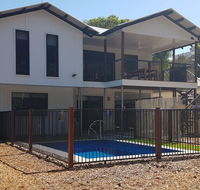 9 Ibis Court - pool beach volleyball air conditioning - Accommodation VIC