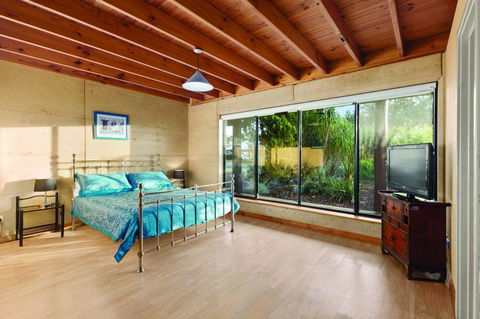 9 Marshall Street - Large Family Holiday Home Just Metres To The Beach - Accommodation VIC 2