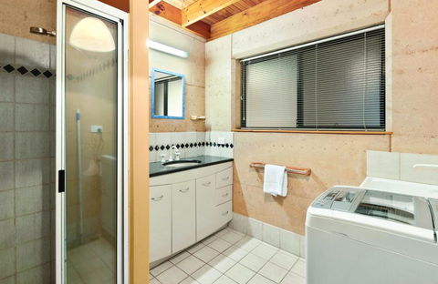 9 Marshall Street - Large Family Holiday Home Just Metres To The Beach - Accommodation VIC 3