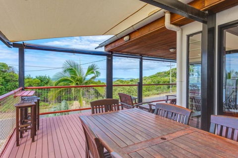 90 Cooloola Drive - Rainbow Beach, Luxury Beach House, Ocean Views - Accommodation VIC 2