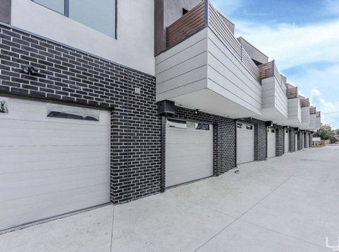 A Brand New Private Townhouse - Accommodation VIC 1
