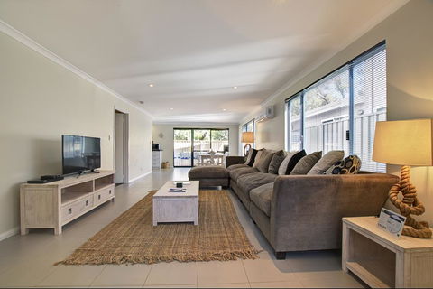 A Little Luxury In Town - Accommodation VIC 3