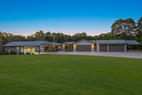 A PERFECT STAY - Lennox Unique Coastal Retreat - Accommodation VIC 2