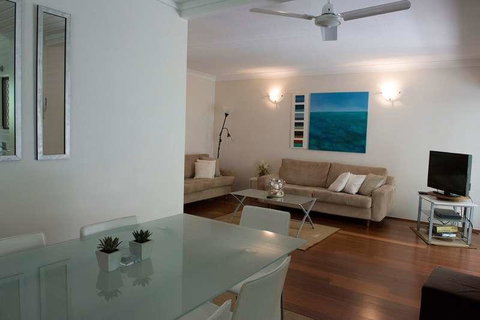 Absolute Beachfront - Mooloolaba - Accommodation VIC 2