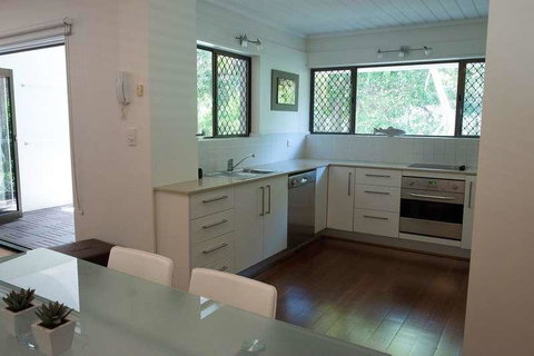 Absolute Beachfront - Mooloolaba - Accommodation VIC 3