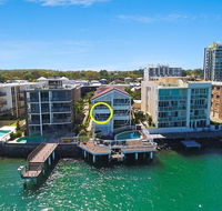 Absolute Waterfront On The Pumicestone Passage - Accommodation VIC