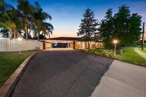 Econo Lodge Border Gateway Wodonga - Accommodation VIC 4