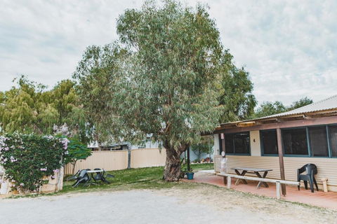 Dongara Hotel Motel - Accommodation VIC 3