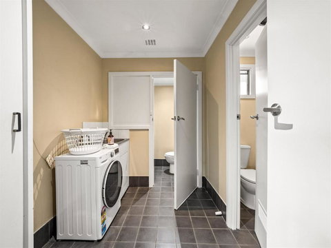 Eagle Bay Beach House - 300m To The Beach! - Accommodation VIC 4