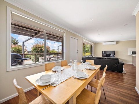 Eagle Bay Beach House - 300m To The Beach! - Accommodation VIC 3