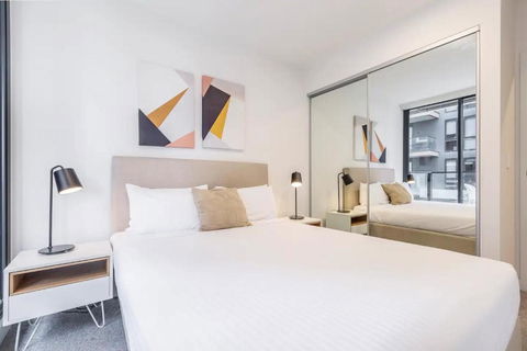 Executive Comfort Living Near La Trobe & RMIT Uni - Accommodation VIC 4