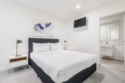 Executive Comfort Living Near La Trobe & RMIT Uni - Accommodation VIC 3