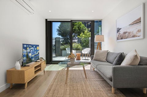 Fabulous 1-Bed With Pool And Private Courtyard - Accommodation VIC 0