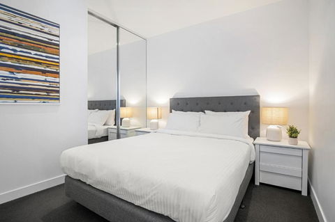 Fabulous 1-Bed With Pool And Private Courtyard - Accommodation VIC 1