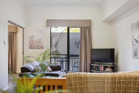 Fabulous Apt In Northbridge With Pool & WiFi - Accommodation VIC 1
