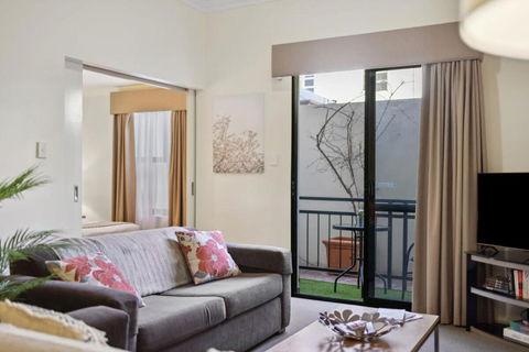 Fabulous Apt In Northbridge With Pool & WiFi - Accommodation VIC 0