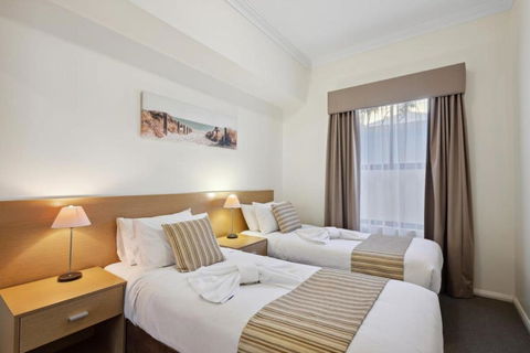 Fabulous Apt In Northbridge With Pool & WiFi - Accommodation VIC 3