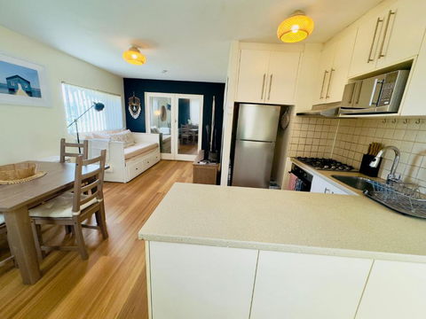 FORR64 - Cosy East Perth Retreat - Accommodation VIC 4