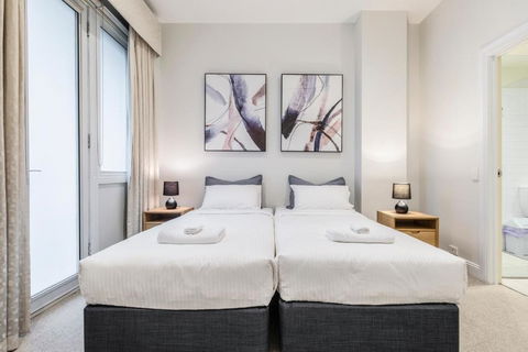 Fabulous Collins Street Luxury 2 BR Apartment - Accommodation VIC 2