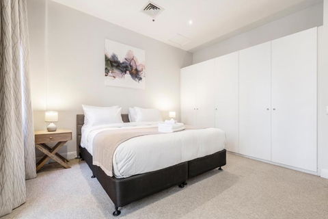 Fabulous Collins Street Luxury 2 BR Apartment - Accommodation VIC 3