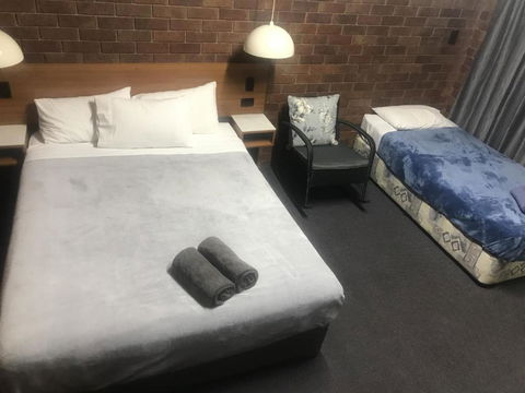 Golden West Motor Inn - Accommodation VIC 4