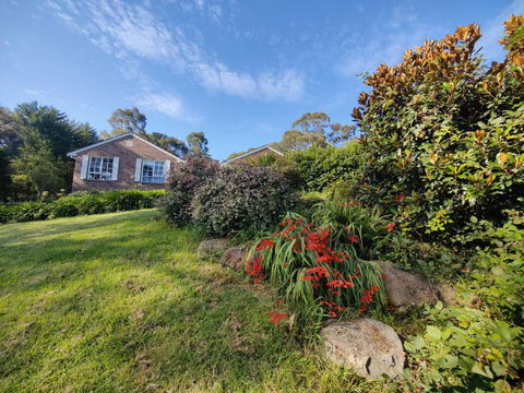 Gorgeous 4-Bedroom House On A Mansion - An Acre Land With Magnificent Pool & Garden - Accommodation VIC 1