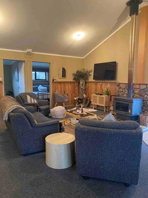 Great Lakes Wilderness Three Bedroom Home - Accommodation VIC 0