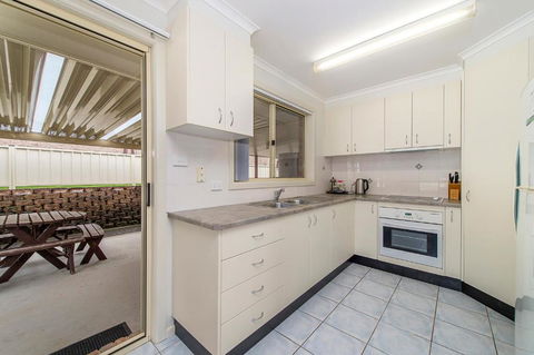 H1211 Mission Terrace Lakewood Heights Estate - Accommodation VIC 4