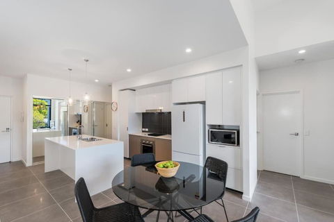 H6B - Round About Bulimba - Accommodation VIC 0