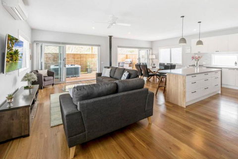HALE KUPA Rye Beach House Spa Table Tennis - Accommodation VIC 0