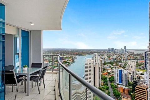 HIGH FLOOR GUARANTEE - 3 Bedroom Plus Study Apartments At Chevron Renaissance - Self Contained & Privately Managed - Wow Stay - Accommodation VIC 3